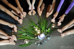 Numerous feet and leaves in Marnie feet picture
